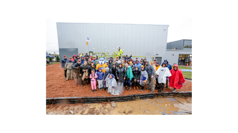 Bridgestone americas employees, nashville predators and stdents in Antioch