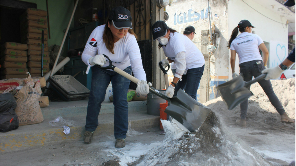 Bridgestone Mexico volunteers with Habitat for Humanity 