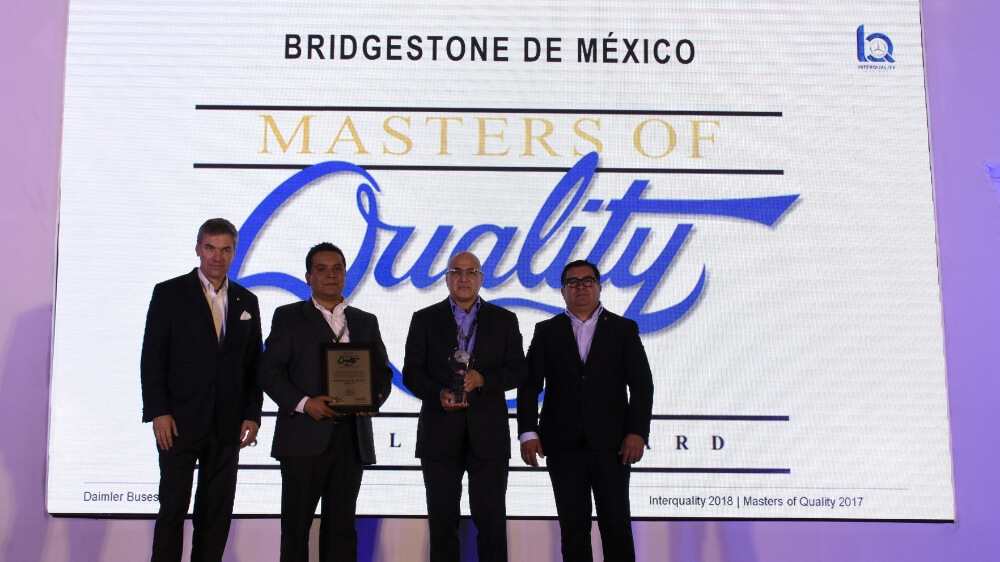 Bridgestone Mexico accepts Daimler Masters of Quality Supplier Award 