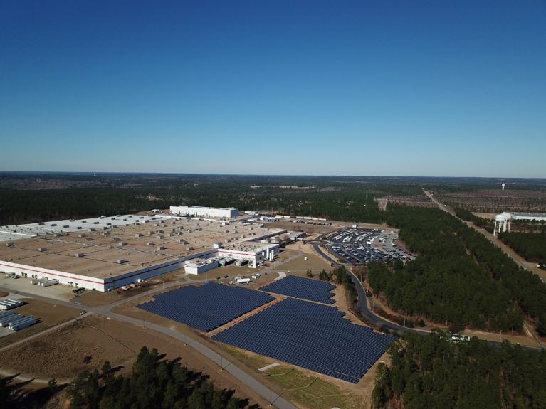 The new on-site installation includes approximately 8 acres of solar panels that generate enough electricity to power over 200 homes annually, while also reducing 1,400 metric tons of CO2 emissions each year.