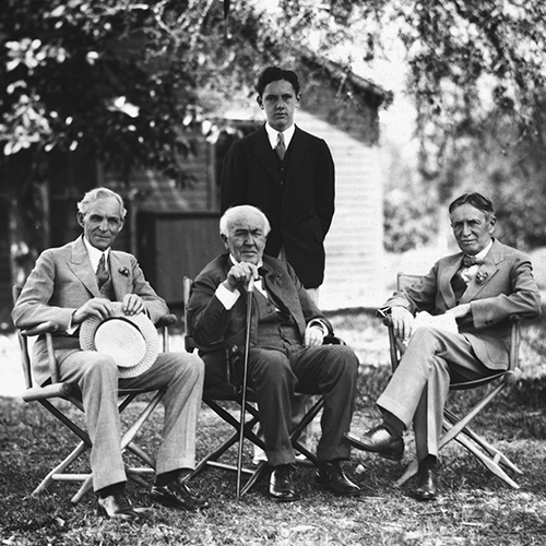 Amigos de longa data, Harvey S. Firestone, fundador da The Firestone Tire &amp; Rubber Company, Thomas Edison e Henry Ford