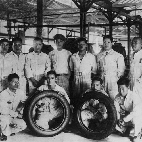 Tire builders with the first Bridgestone tires (size: 29x4.50 4PR) produced on April 9th, 1930