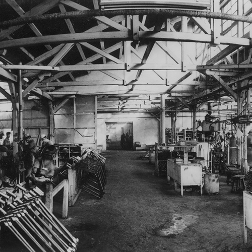 L’usine d’Asahi (préfecture de Saga) a déplacé sa production des pneus d’avion (roues) aux pneus de vélos au lendemain de la guerre, ce qui a mené à la création de la Bridgestone Cycle Company.