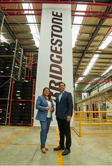 Ejecutivos de Bridgestone en el nuevo centro Bridgestone Colombia