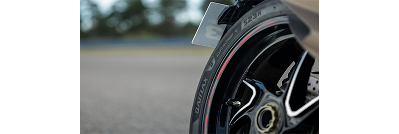 Close-up of BATTLAX HYPERSPORT S23