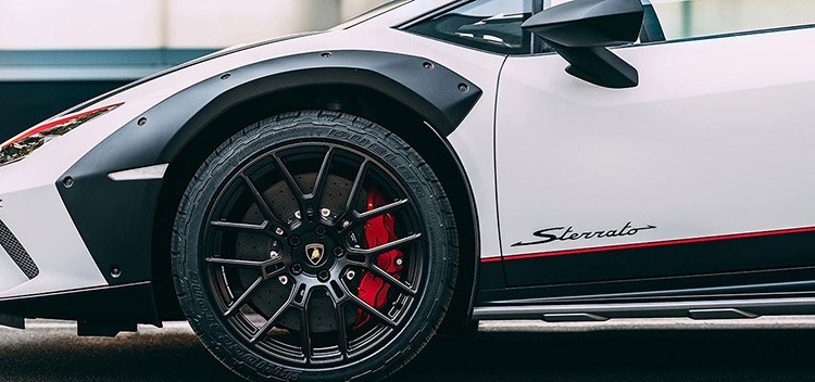 Huracan sterrato lamborghini bridgestone