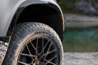 The tread pattern of the rugged Bridgestone Dueler A/T Ascent serves as the inspiration for the e6 TreadLine's design.