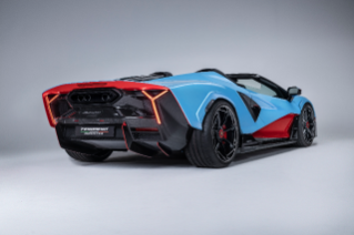 Bridgestone developed two bespoke Potenza Sport ultra-high-performance tires for the Fenomeno, combining exceptional high-speed performance with excellent steering response and precision.